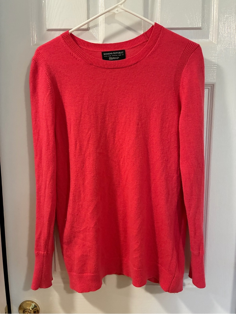 Banana Republic Medium Cashmere Merino Wool  Coral Red Crewneck Sweater Fall